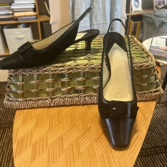 Classic Talbots Black Slingbacks- Genuine Leather - Picture 3 of 3